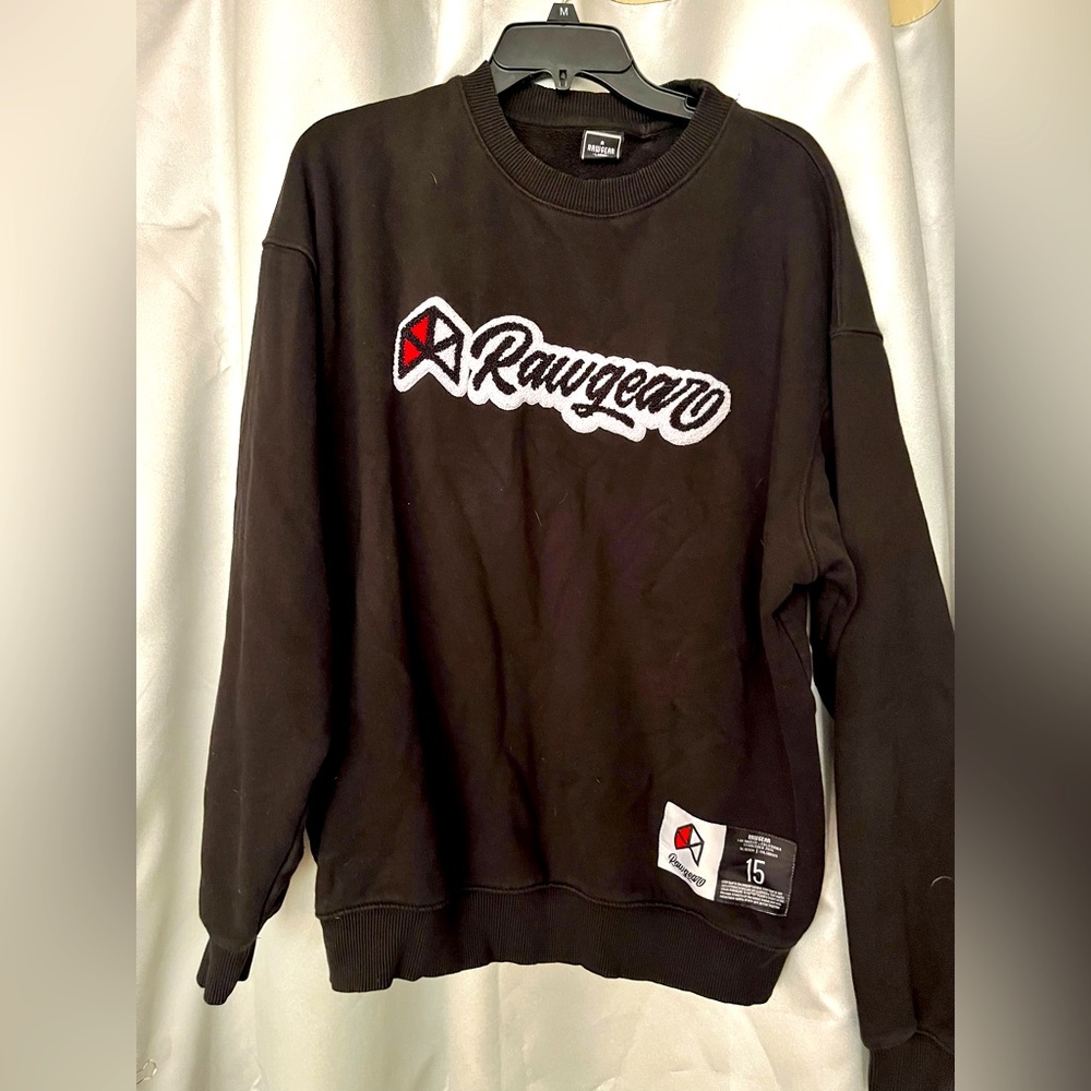 Rawgear Black Crewneck chenille patch Men's sweatshirt Size L VGUC